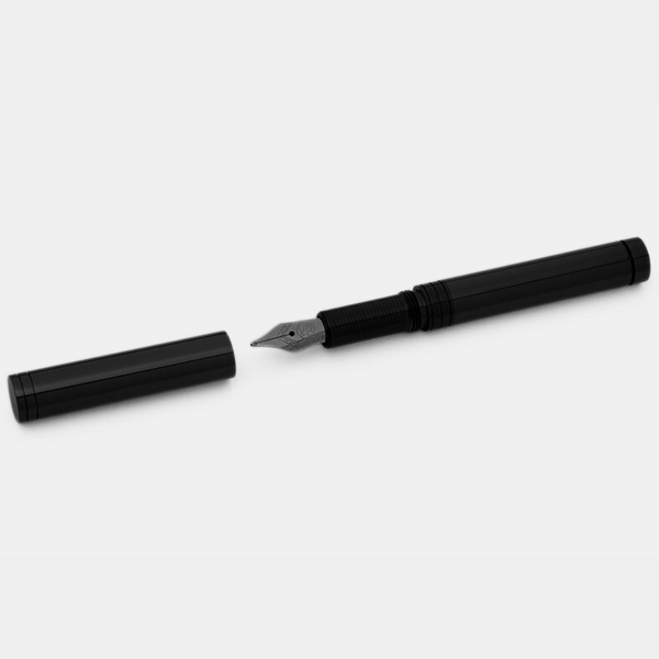 loclen tiny black fountain pen open